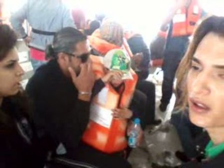 Yolcular, gemi kazasını cep telefonuyla çekti