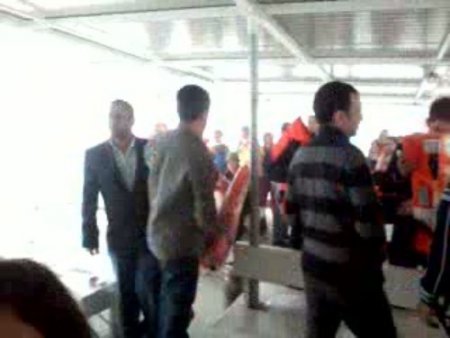 Yolcular, gemi kazasını cep telefonuyla çekti