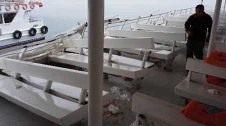 Yolcular, gemi kazasını cep telefonuyla çekti