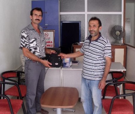 Yolda Bulduğu 15 Bin Lirayı Sahibine Ulaştırdı