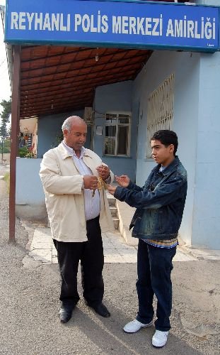 Yolda Bulduğu Altın Takı Setini Sahibine Verdi