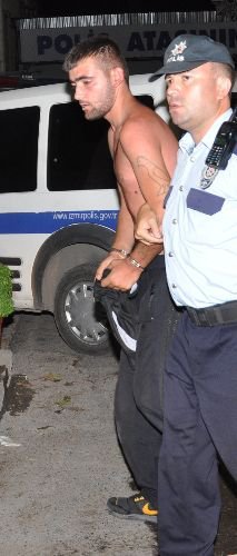 Yolda Yürüyen Gencin Kol Saatini Alan 3 Kişi Yakalandı