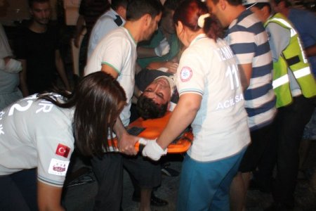 Yoldan Çıkan Otomobil Tır'a Çarptı: 1 Ölü, 1 Yaralı