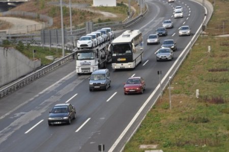 Yollarda bayram yoğunluğu yaşanıyor