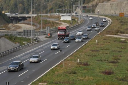 Yollarda bayram yoğunluğu yaşanıyor