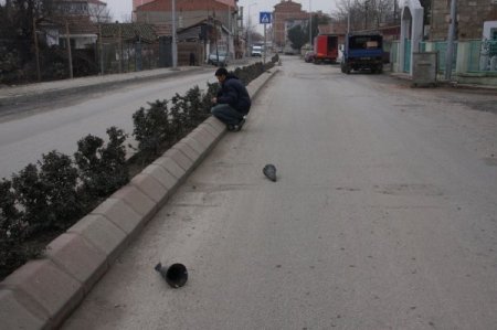 Yollardaki Aydınlatma Lambalarını Kırdılar