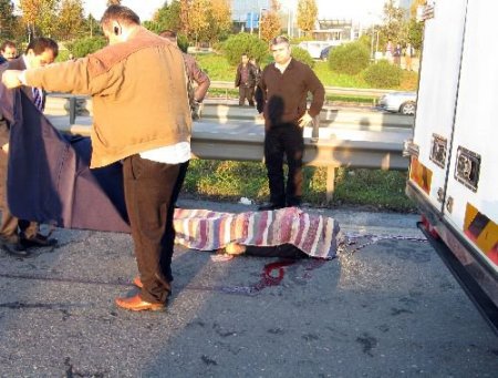 Yolun Karşısına Geçmek İsterken Canından Oldu