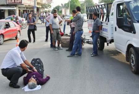 Yolun karşısına geçmek isteyen yaşlı kadına araba çarptı