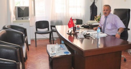 Yöneticiler dar odalara geçince okula 6 derslik kazandırıldı