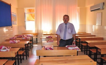 Yöneticiler dar odalara geçince okula 6 derslik kazandırıldı