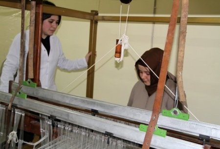 Yöresel bez dokuma kursu bayanlardan ilgi görüyor