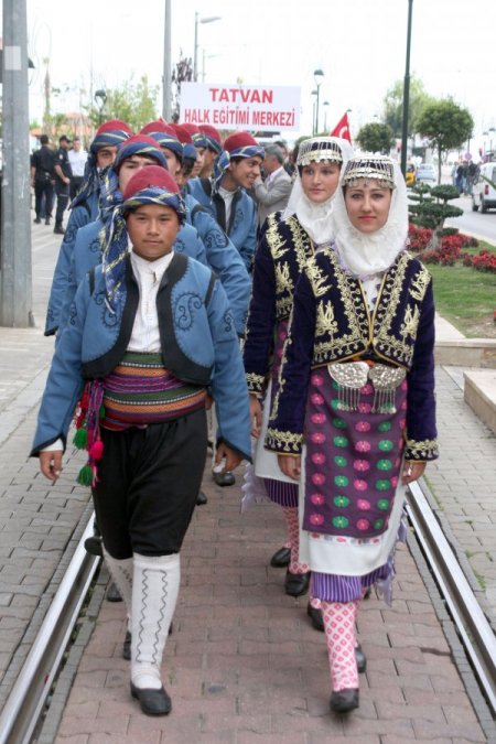 Yörex, Halk Oyunları Korteji Gerçekleştirildi