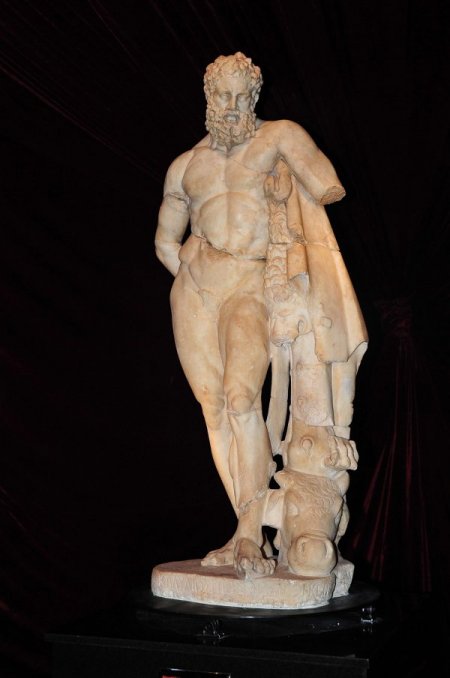 Yorgun Herakles Heykeli