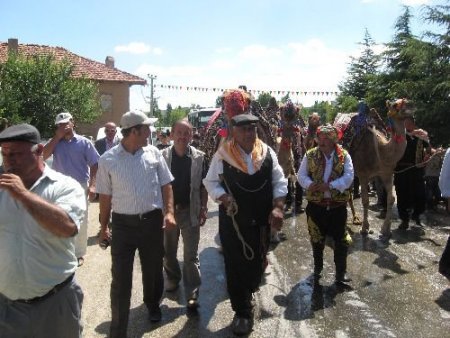 Yörük Şöleninde Develerle Yörük Kervanı Canlandırıldı