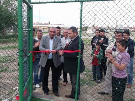 Yörükoğlu Halı Saha törenle hizmete açıldı