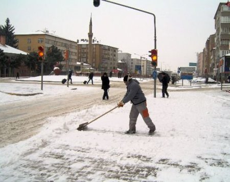 Yozgat, Güne Beyaz Kar Örtüsüyle Uyandı