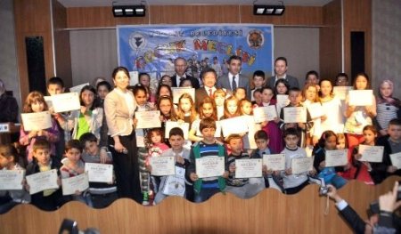 Yozgat Belediyesi Çocuk Meclisi üyeleri mazbatalarını aldı