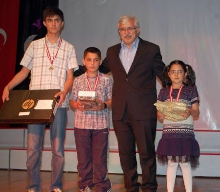 Yozgat Eğitimciler Derneği başarılı öğrencileri ödüllendirdi
