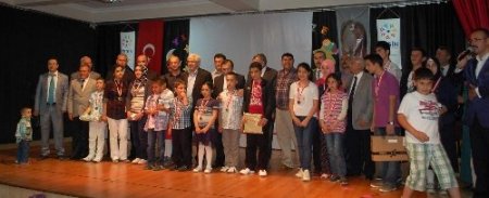 Yozgat Eğitimciler Derneği başarılı öğrencileri ödüllendirdi