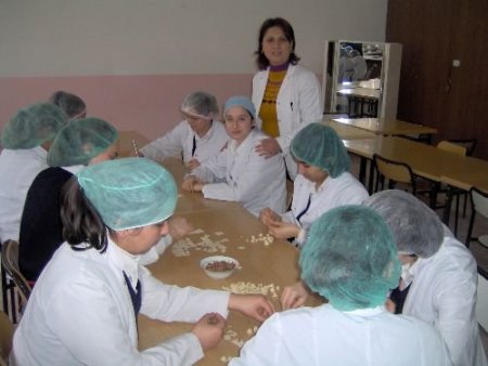 Yozgat Kız Meslek Lisesi Yiyecek Bölümü Öğrencileri İş Hayatına Erken Atılıyor