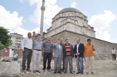 Yozgat Tarihi Çapanoğlu Büyük Camii Çevre Düzenlemesi Sürüyor