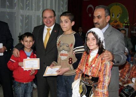 Yozgat Valisi Çiçek, Yurtta Kalan Başarılı Öğrencileri Ödüllendirdi