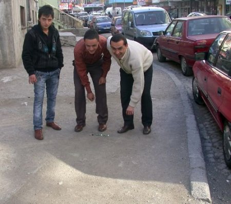 Yozgatlı Esnaflar Güne Bilye Oynayarak Başlıyor