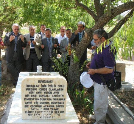 Yozgatlı Şair Ve Yazar Abbas Sayar Mezarı Başında Anıldı