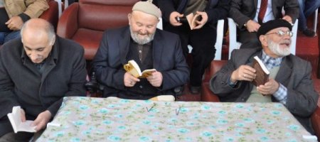 Yozgatlılar Kutlu Doğum Haftası'nda 7’den 70’e Meydanda Kitap Okudu