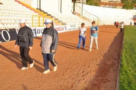 Yozgatlılar sağlıklı yaşam için şehir stadyumunda ter döküyor