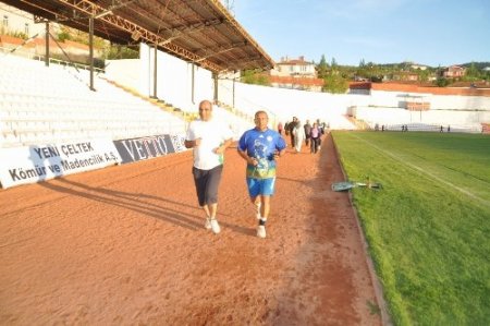 Yozgatlılar sağlıklı yaşam için şehir stadyumunda ter döküyor