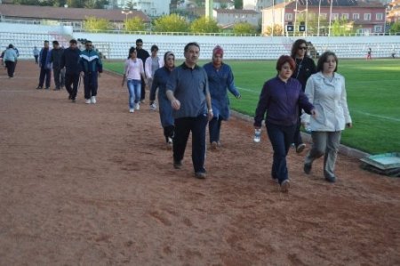 Yozgatlılar sağlıklı yaşam için şehir stadyumunda ter döküyor