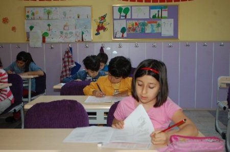 Yozgat'ta 13 bin 500 öğrenci 'Hazreti Peygamber' konulu sınavda ter döktü