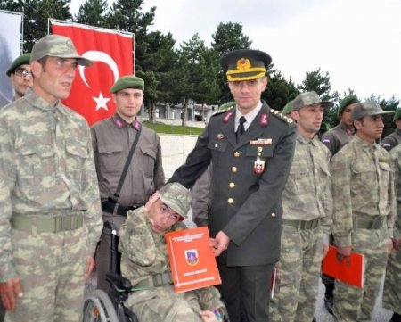 Yozgat’ta 18 engelli, bir günlüğüne asker oldu