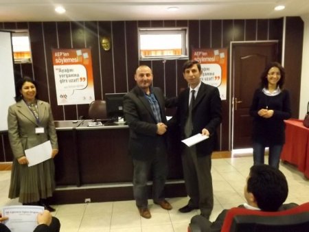 Yozgat'ta 'Aile Eğitim Programı' seminerine katılanlara belgeleri verildi