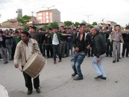 Yozgat'ta Asker Adayları Davul Zurna Eşliğinde Uğurlandı