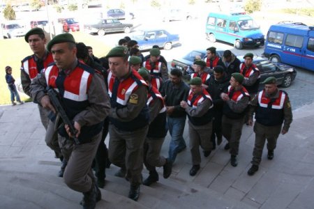 Yozgat’ta avcılar 4 kablo hırsızını yakalattı
