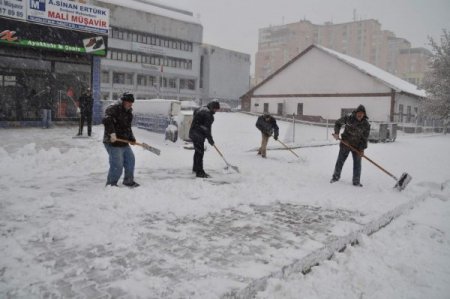 Yozgat’ta etkili olan kar yağışı hayatı olumsuz yönde etkiledi