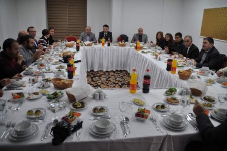 Yozgat’ta gazeteciler akşam yemeğinde bir araya geldi