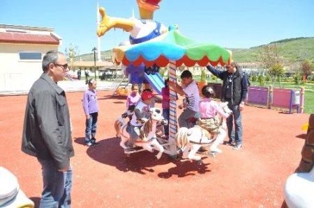 Yozgat’ta güneşli havayı fırsat bilen vatandaşlar parkları doldurdu