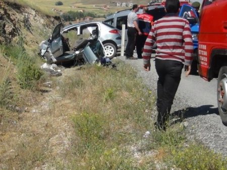 Yozgat’ta iki otomobil kafa kafaya çarpıştı: 2 ölü, 5 yaralı