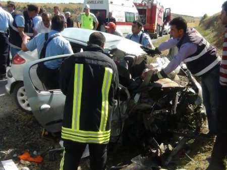 Yozgat’ta iki otomobil kafa kafaya çarpıştı: 2 ölü, 5 yaralı