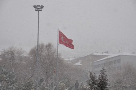 Yozgat'ta Kar Ve Tipi 100 Köy Yolunu Ulaşıma Kapadı