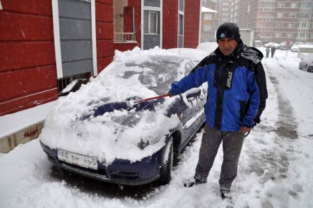 Yozgat’ta kar yağışı 100 köy yolunu ulaşıma kapadı