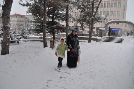 Yozgat’ta kar yağışı etkisini sürdürüyor