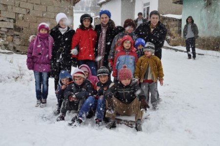 Yozgat’ta Karın Keyfini Çocuklar Kızakla Kayarak Çıkardı