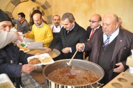 Yozgat'ta Kutlu Doğum Haftası dolayısıyla bin 500 kişilik yemek dağıtıldı