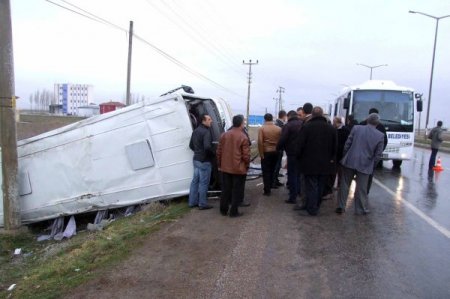Yozgat’ta öğrenci servisi devrildi 27 kişi yaralandı