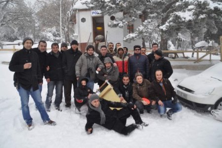 Yozgat’ta Polis Ve Basın Mensupları Kar Altında Eğlendi