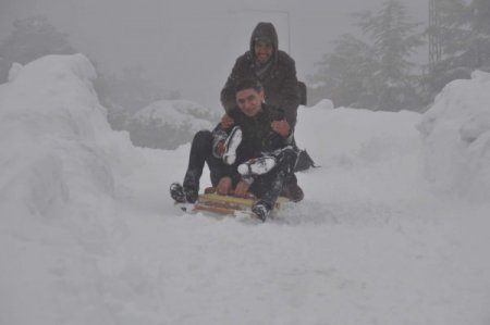 Yozgat’ta Polis Ve Basın Mensupları Kar Altında Eğlendi